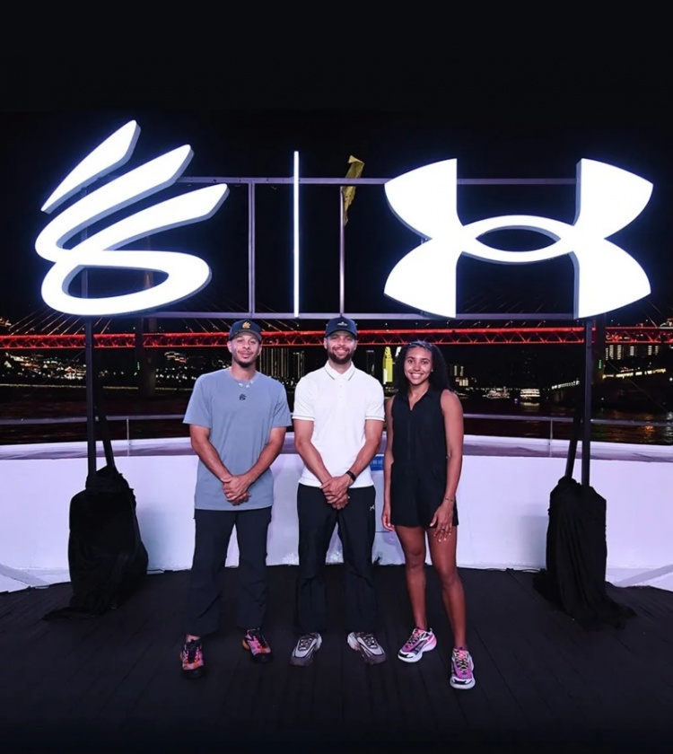 华体会hth体育登录-库里社媒晒出一大波中国行图片&amp;视频：这里的能量不可思议